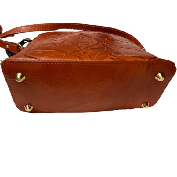 👜🌷 NWT Valentina Floral Embossed Leather Crossbody Burnished Brown Italy - Picture 4 of 13